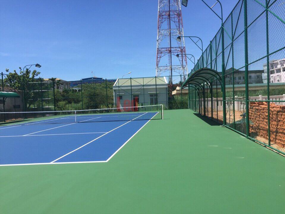 đèn pha led chiếu sáng sân tennis