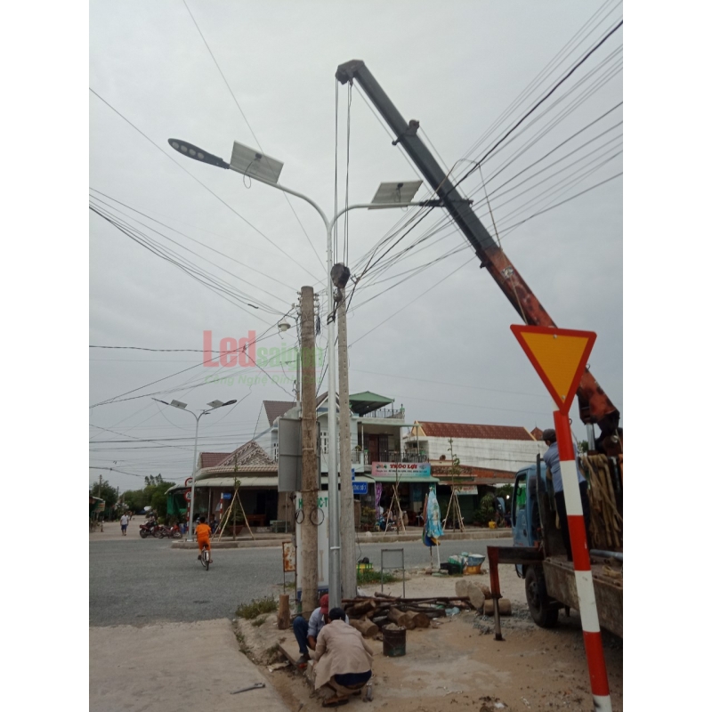 ĐÈN ĐƯỜNG NLMT 200WR