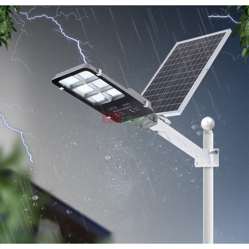 ĐÈN ĐƯỜNG NLMT BÀN CHẢI 500W