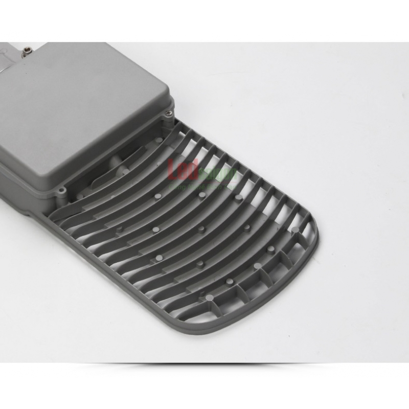 ĐÈN ĐƯỜNG NLMT 50W CAO CẤP