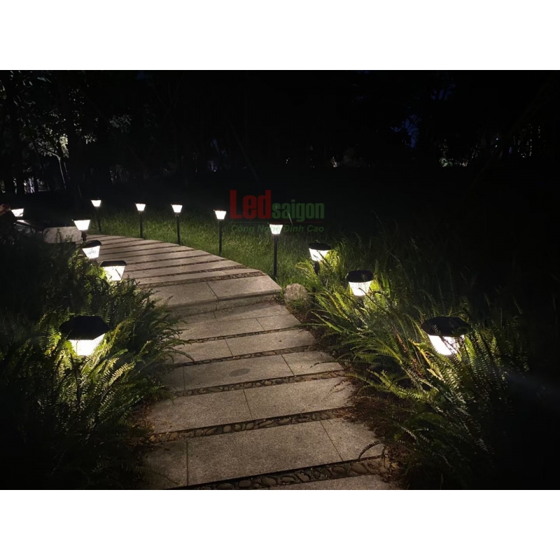 ĐÈN SÂN VƯỜN NLMT SV01