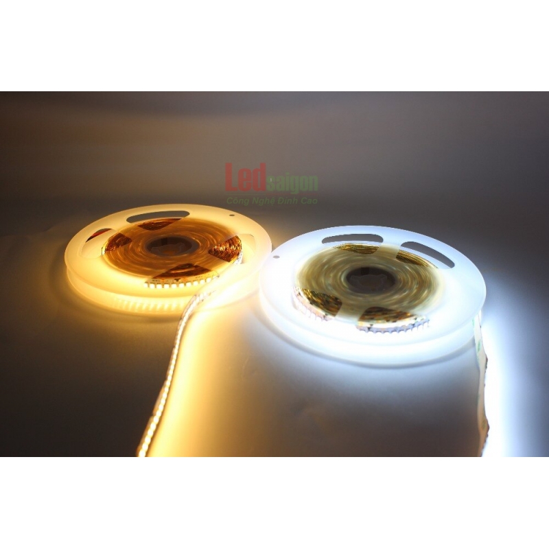 LED DÁN 5M 2835 240 LEDS