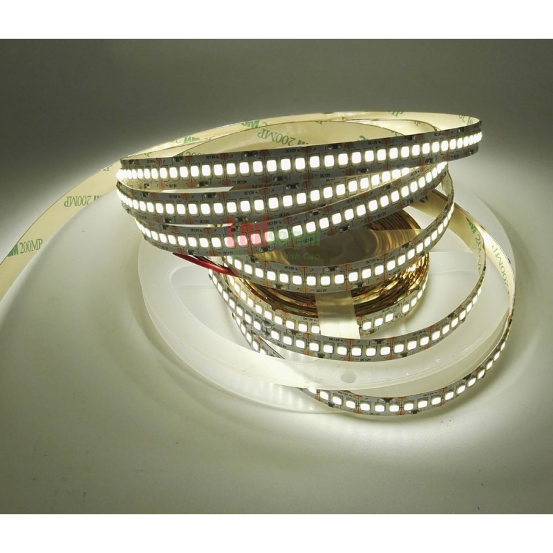 LED DÁN 5M 2835 240 LEDS